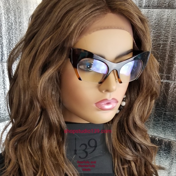 Sexy and chic wavy Bob wig with middle part - Picture 5 of 5